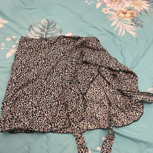 Floral skirt with tie new, one size