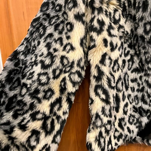 Fur jacket youth size like new, multicolor