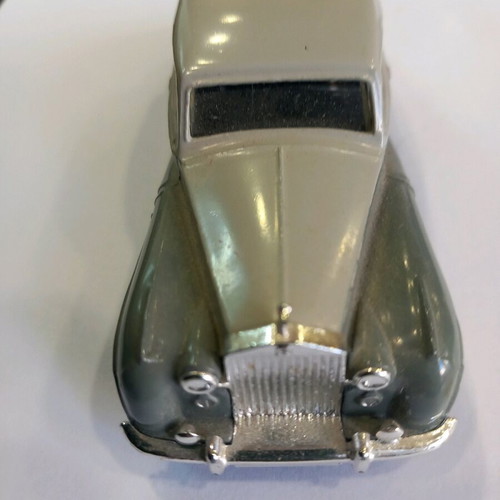 Dinky Toys 150 Rolls Royce Silver Wraith miniature like new, collectible 1960