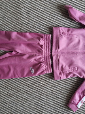 Φόρμα Nike σαν καινούργια, μέγεθος 86-91cm, 24 μηνών