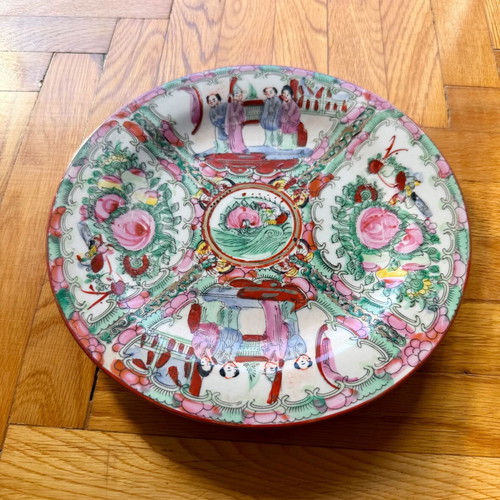 Vintage Chinese Rose Medallion Porcelain Plate 23 cm, like new