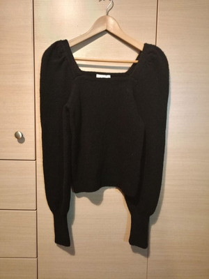 Black soft H&M sweater with puffed sleeves like new