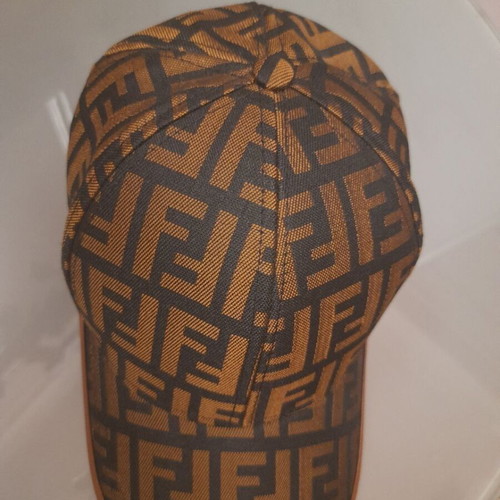 Hat like new, adjustable size, black and brown