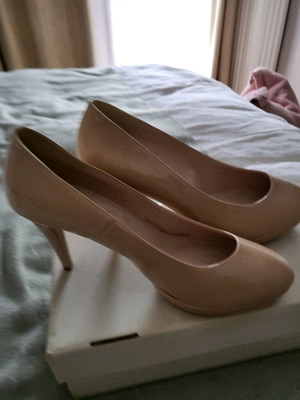 Stefania pumps new, size 40, beige, 8 cm heel