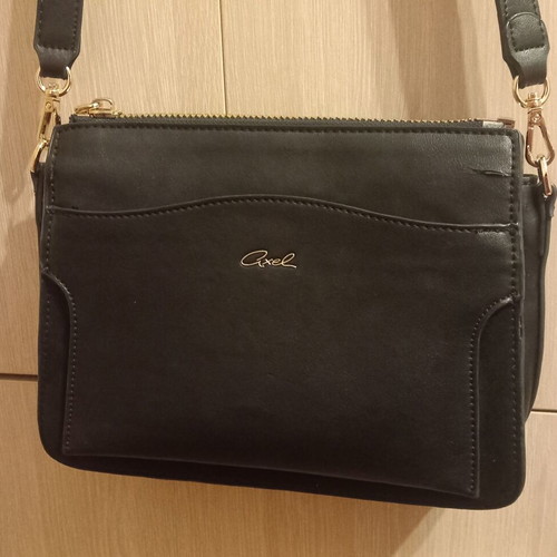 Axel black shoulder bag used with three compartments and external pocket