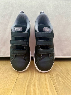 Adidas VS ADV CL CMF C kids sneakers used, size 32, black