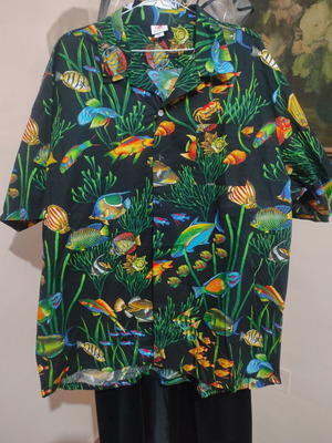 Scorpio shirt collectible like new, colorful, size M