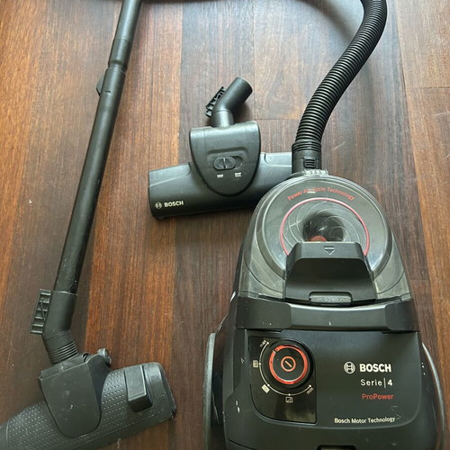 Bosch Series 4 BGS21POW2 vacuum cleaner used, bagless, 2 lt