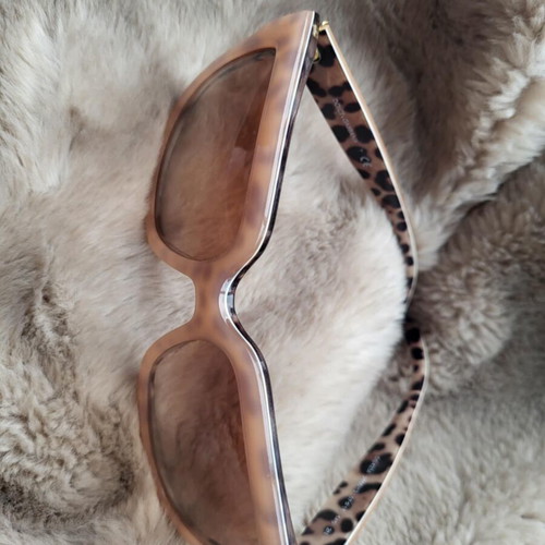 Dolce & Gabbana sunglasses salmon with leopard pattern like new