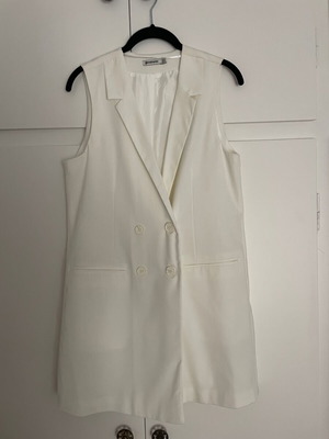 Stradivarius white sleeveless jacket medium, used, double-breasted