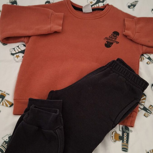 Set of 4 used boys' sweatshirts for school or play