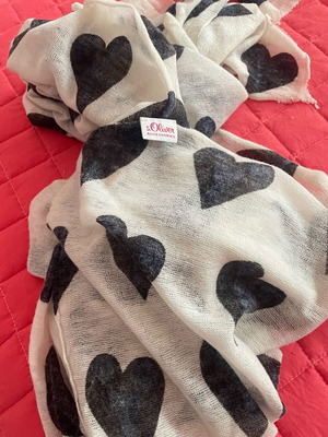 S.Oliver scarf like new, white with large gray hearts
