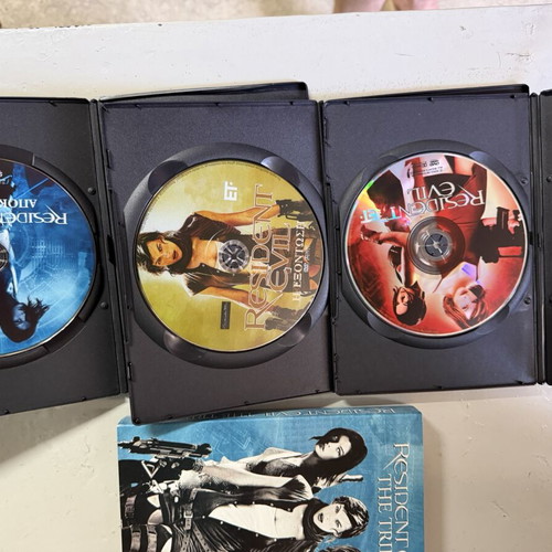 Resident Evil The Trilogy DVD boxset like new with Greek subtitles