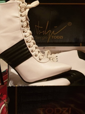Serzio Todzi leather ankle boots like new, 11cm stiletto heel
