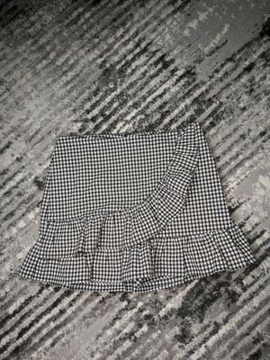 Pull & Bear women's mini skirt black and white like new, size S
