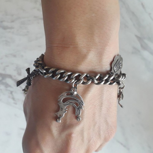 Vintage bracelet like new with silver hanging charms