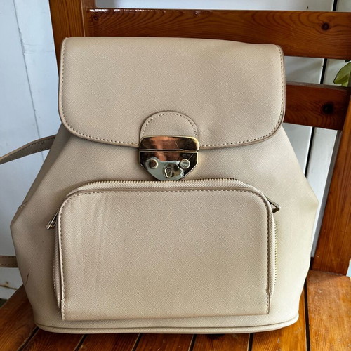 Back pack like new, beige backpack