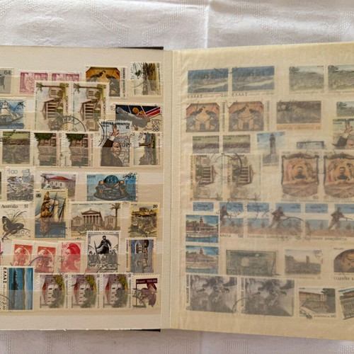 Stamp album collection #1037 like new, 16 pages, international