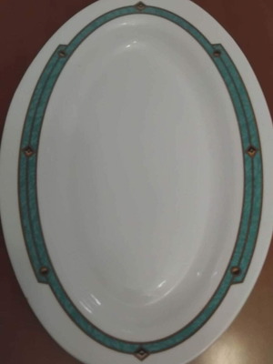 Serving platter like new, 36cm length 24cm width