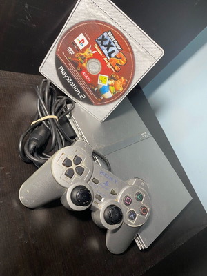 PlayStation 2 Slim Silver Limited Edition used with Asterix and Obelix XXL2 game