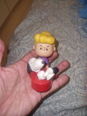 Peanuts Schroeder and Snoopy figure with red piano