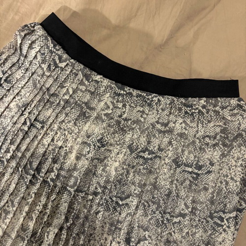 Primark midi skirt with elastic and pleats like new, beige