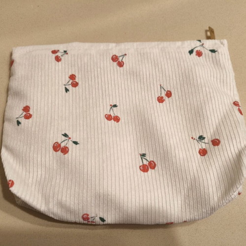 Toiletry bag cherries new, white and red