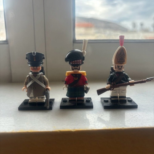 Figures excellent condition