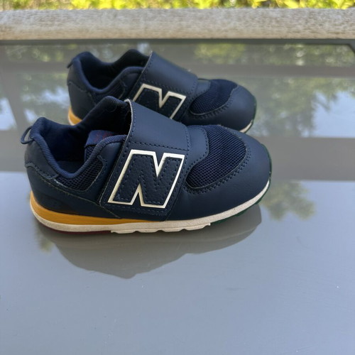 New Balance 574 kids sneakers EU25 blue like new with velcro