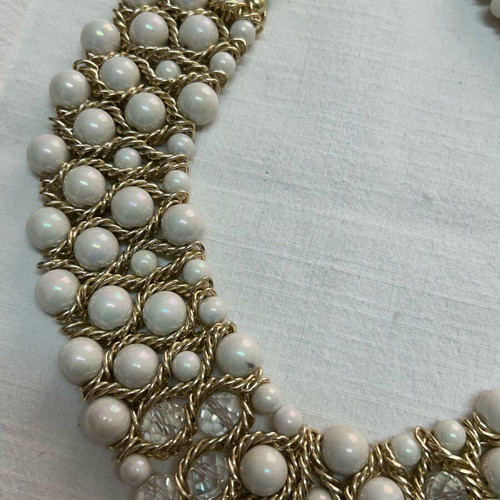 Necklace with pearls and crystals like new, beige and gold