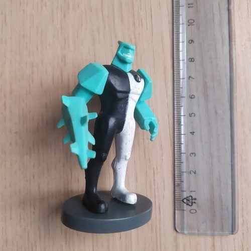 Ben 10 Diamondhead figure 8 cm used