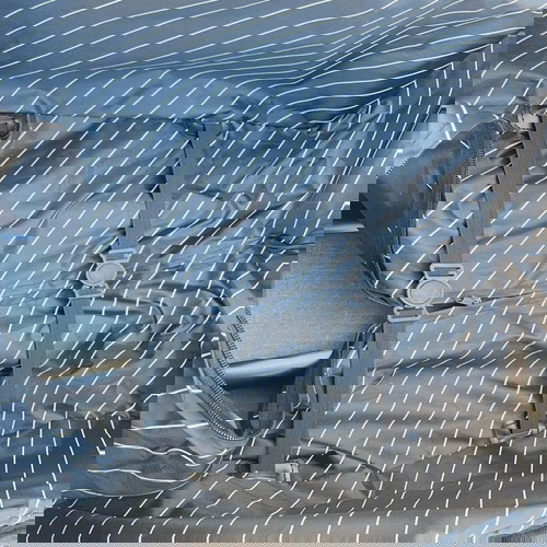 Μεγάλη μπλε βαλίτσα