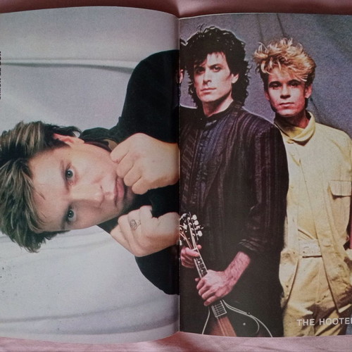 Manina issue 738 used with Madonna posters and other artists