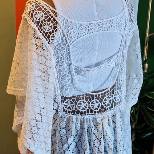 Lace tunic blouse like new, one size, sugar color