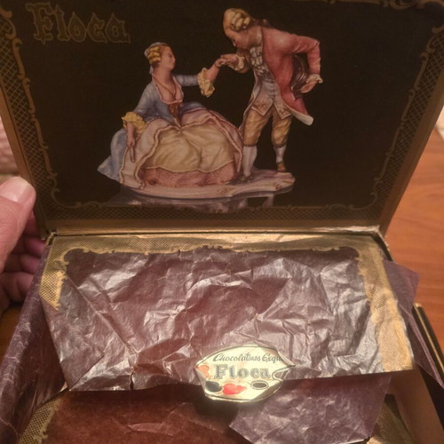 Collectible cardboard box from the 50s like new for chocolates