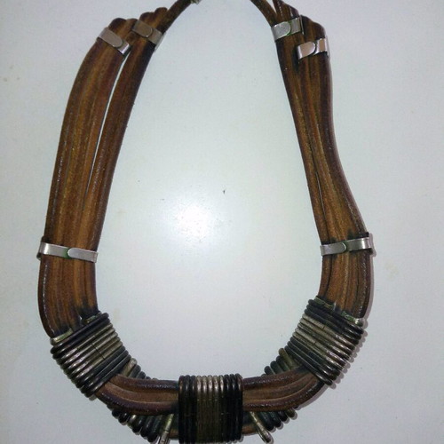 Leather choker necklace like new with bronze and metal details brown