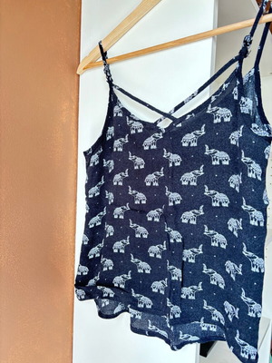 H&M Coachella crop top used, black with elephants, size 34