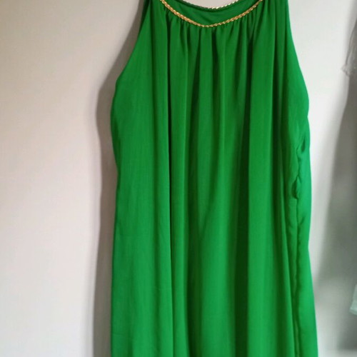 Viscose dress used with gold details, green color