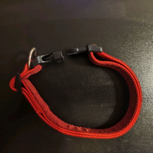 Velvet dog collar medium size like new, red