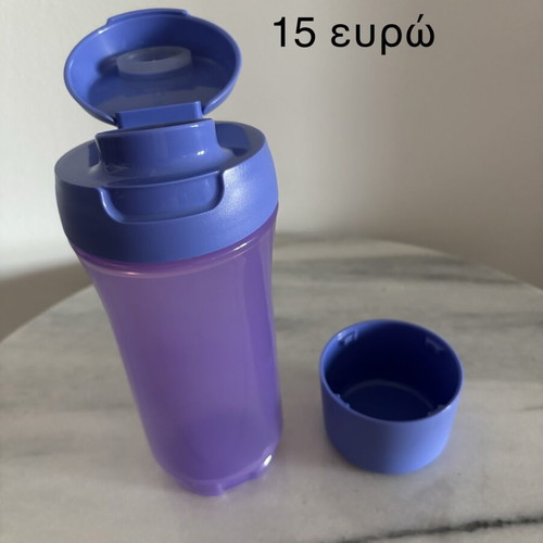 Tupperware bottle 600 ml with cup