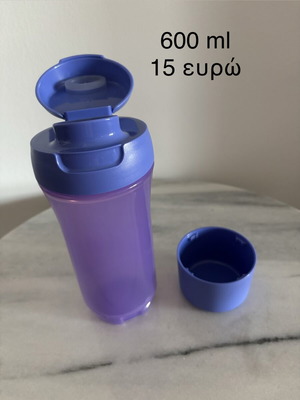 Tupperware bottle 600 ml with cup