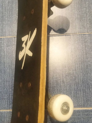 Mini skateboard like new for young skate lovers