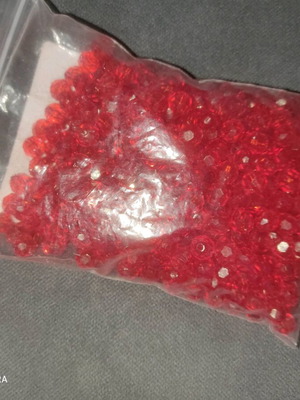 Red acrylic beads new, many pieces