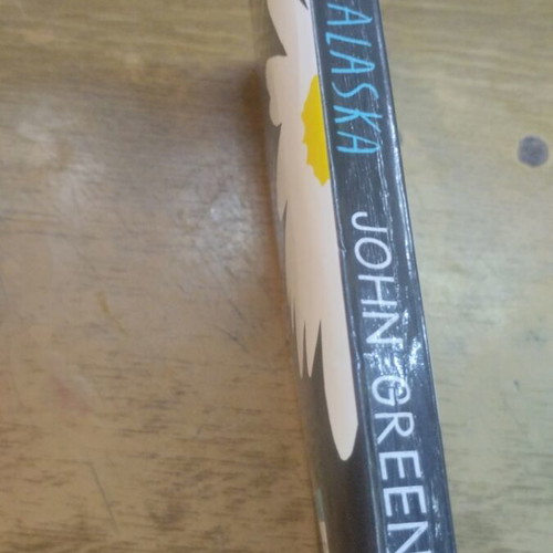 Looking for Alaska book used, English by John Green