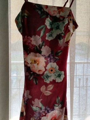 Floral mini dress like new, velour, evening with open back