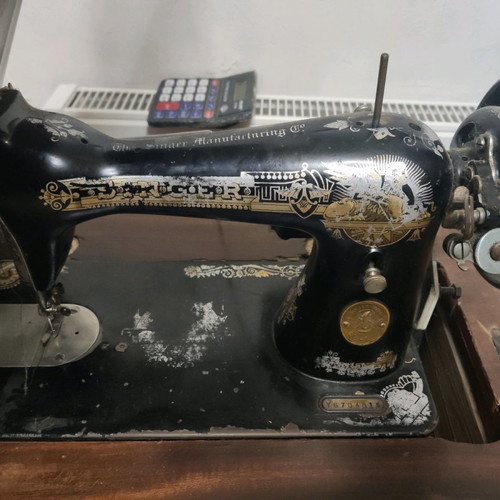 Singer sewing machine used vintage, authentic from 1910