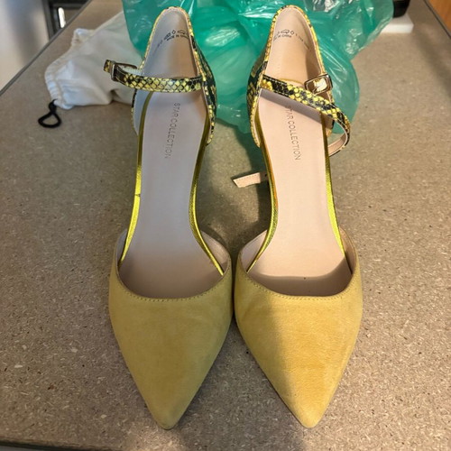 Yellow suede pumps size 38 almost new