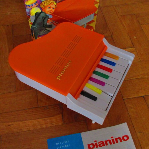 Pianino musical toy piano new, in box from the 70s