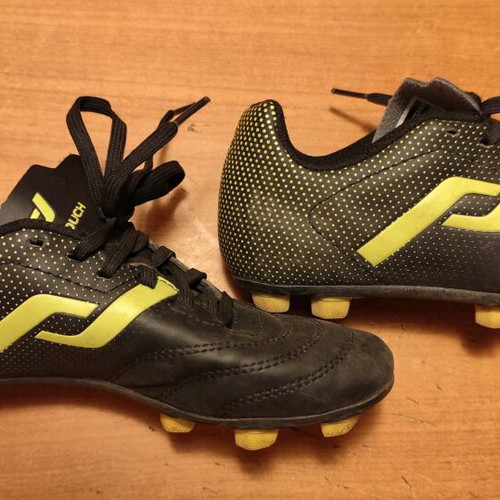 Pro Touch football shoes size 32 like new, black with studs