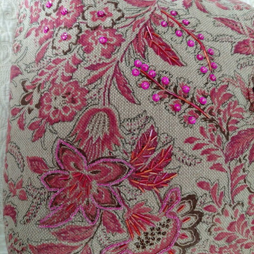Summer handbag like new with wooden handles and embroidery
